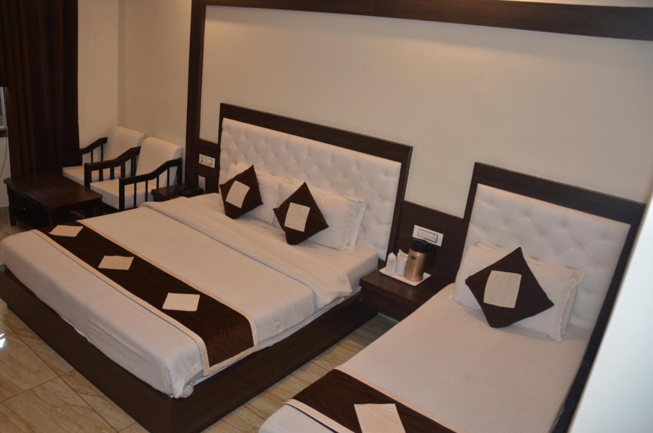 Hotel Krishna Katra  Luaran gambar