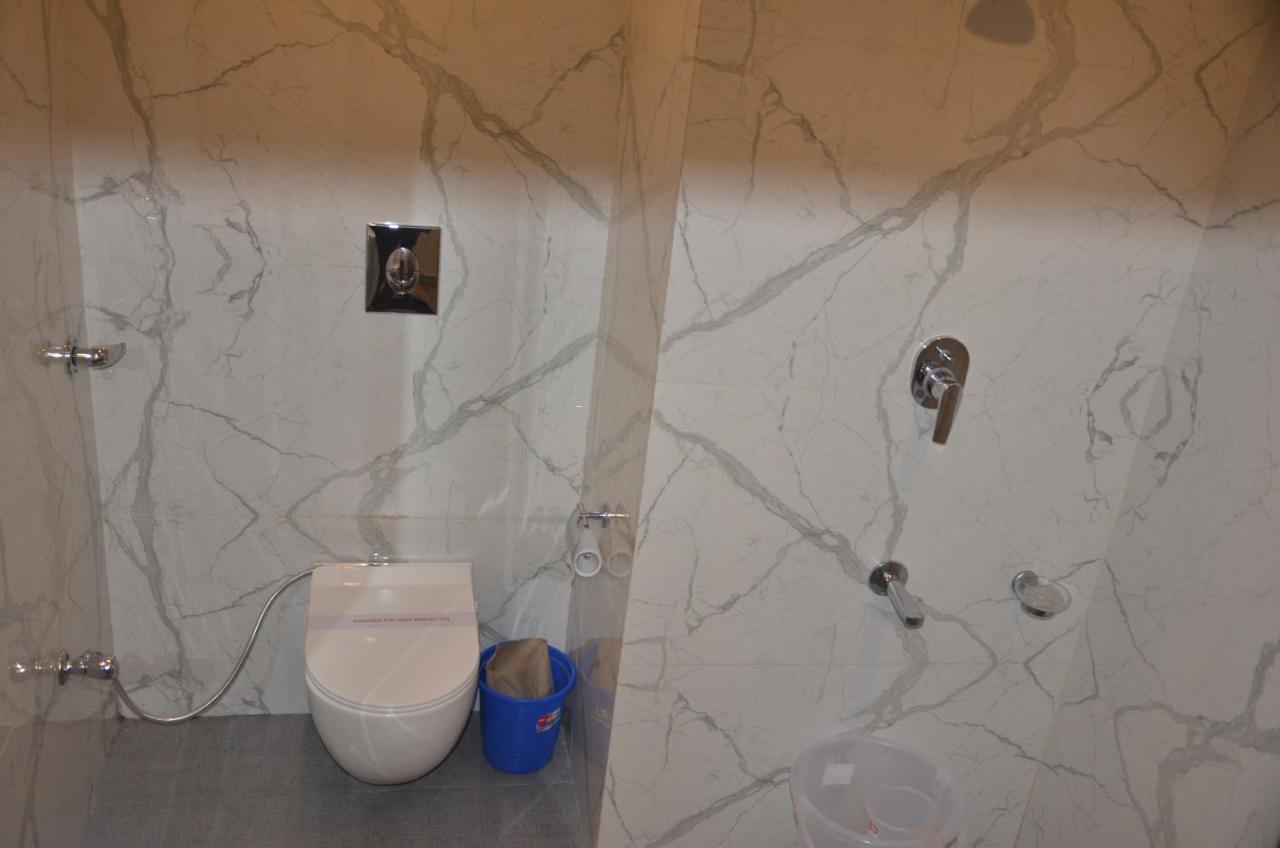 Hotel Krishna Katra  Luaran gambar