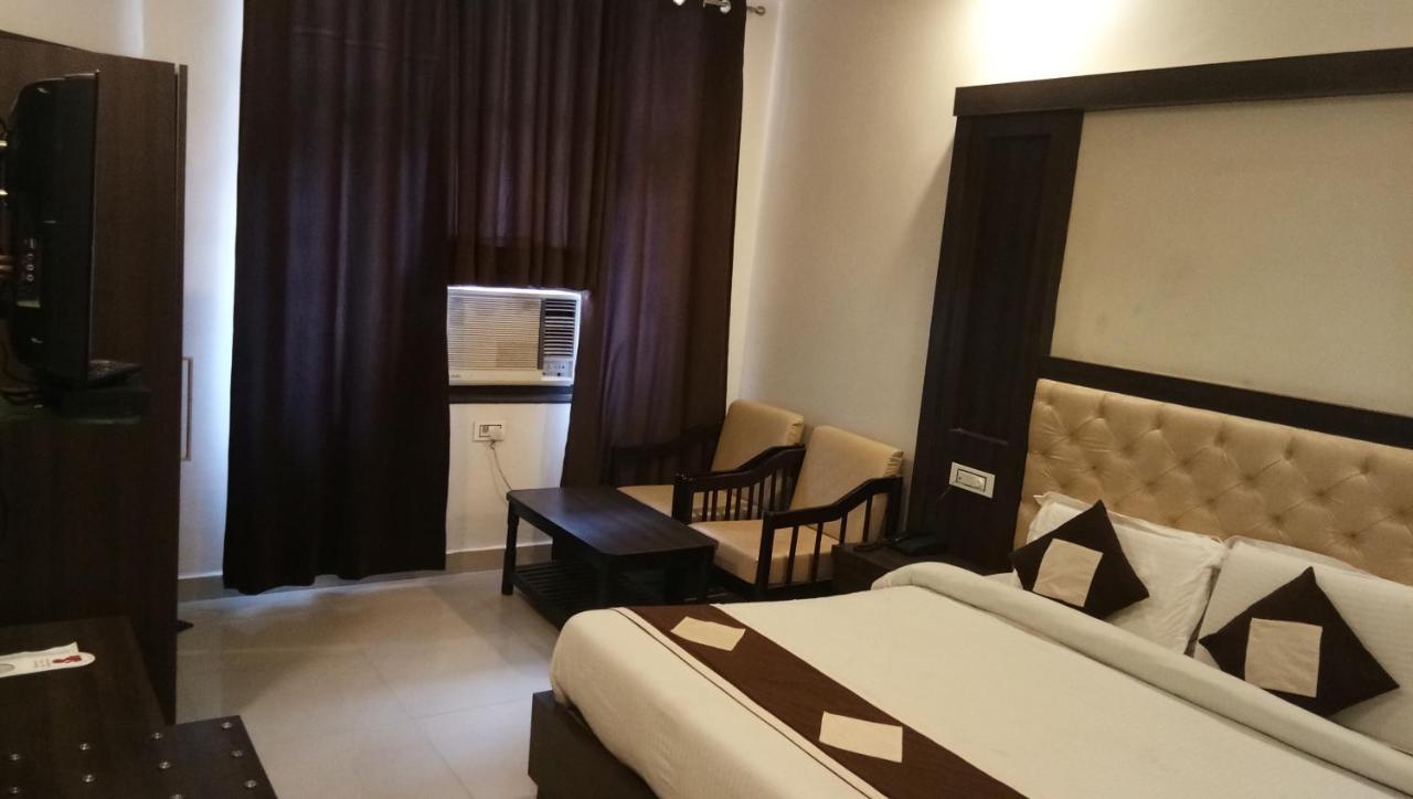 Hotel Krishna Katra  Luaran gambar