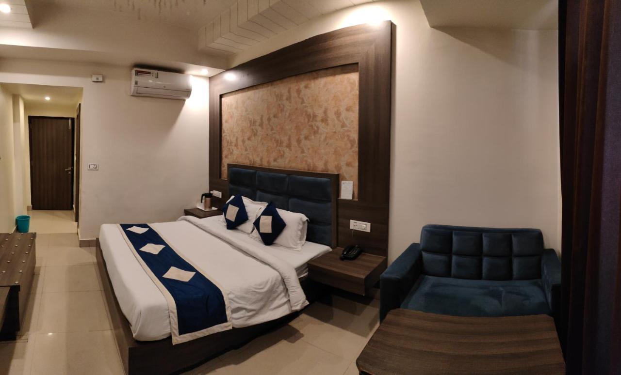 Hotel Krishna Katra  Luaran gambar