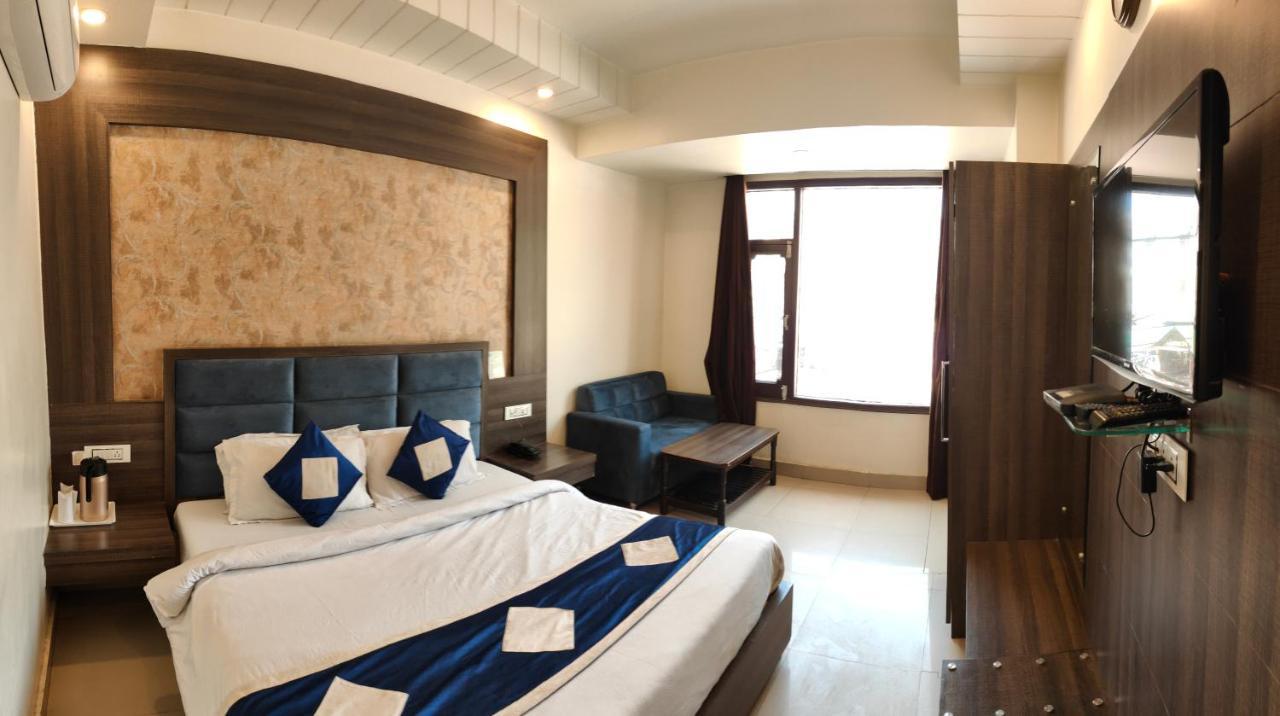 Hotel Krishna Katra  Luaran gambar