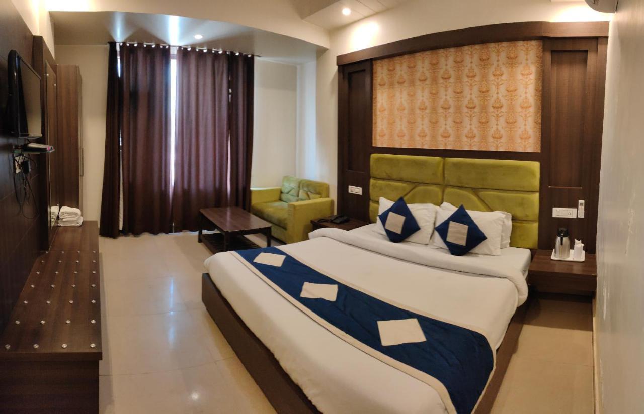 Hotel Krishna Katra  Luaran gambar