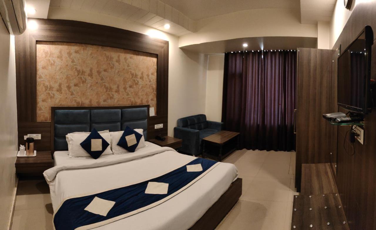 Hotel Krishna Katra  Luaran gambar