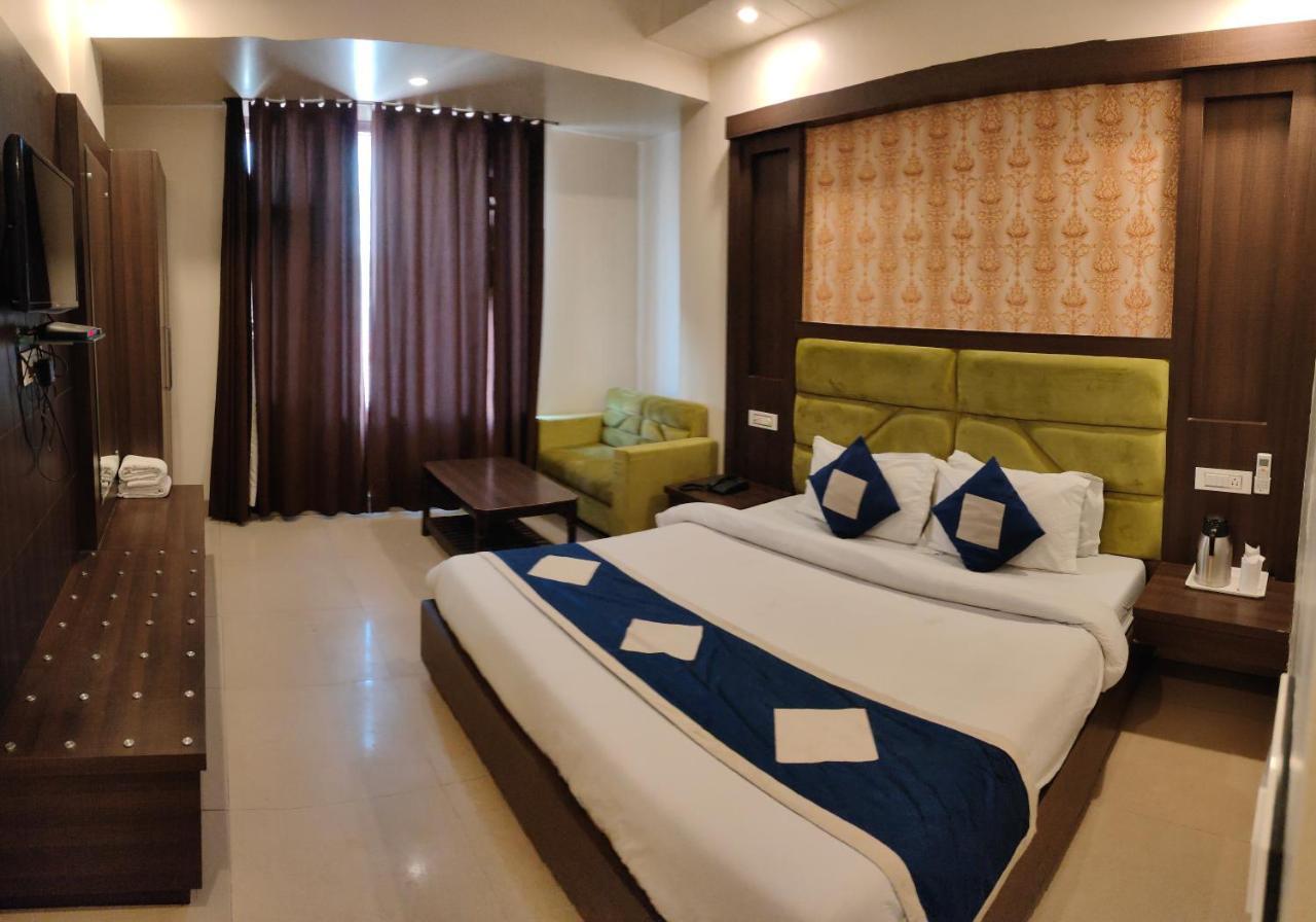 Hotel Krishna Katra  Luaran gambar