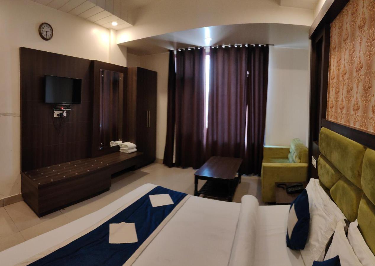 Hotel Krishna Katra  Luaran gambar