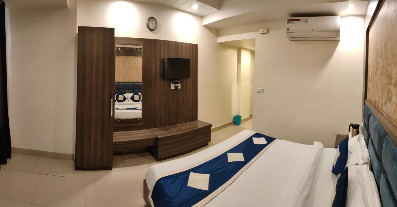 Hotel Krishna Katra  Luaran gambar