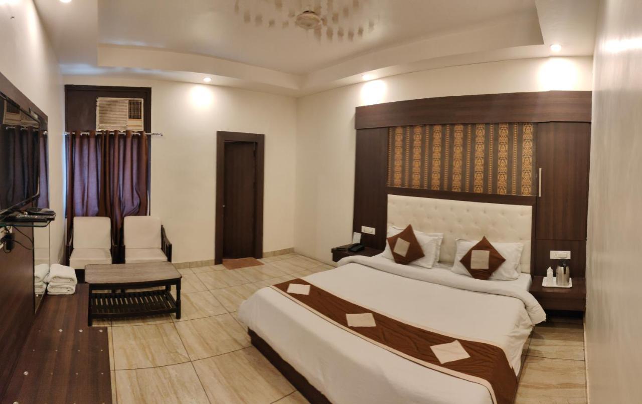 Hotel Krishna Katra  Luaran gambar