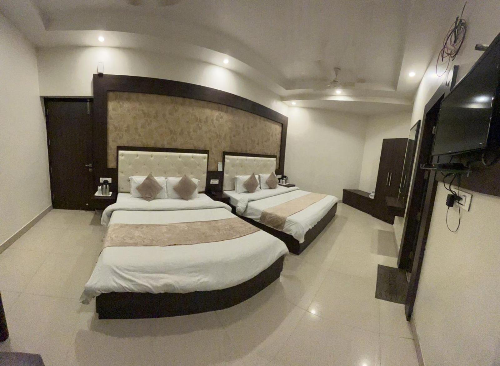 Hotel Krishna Katra  Luaran gambar